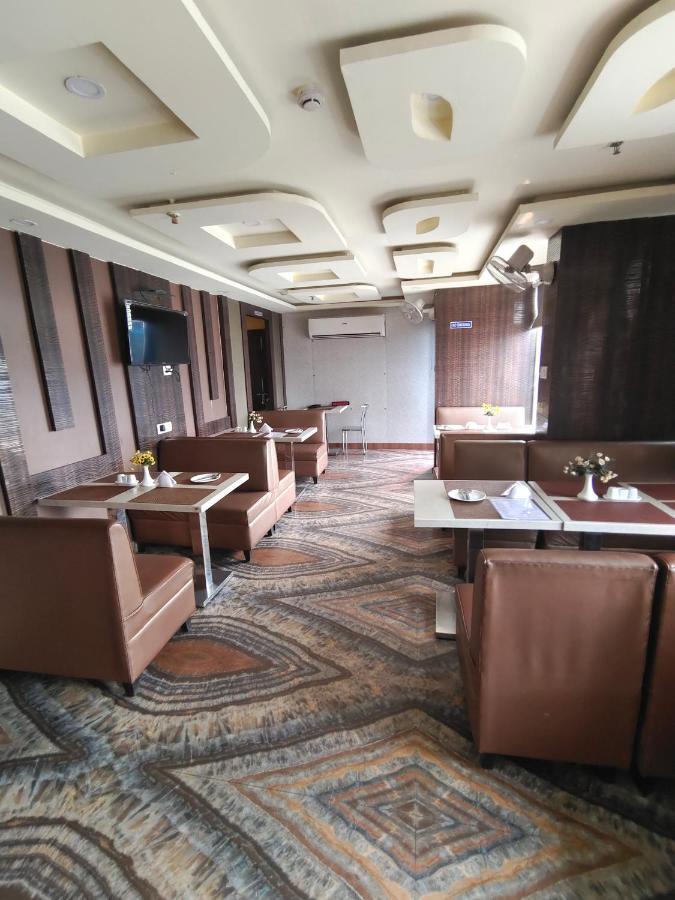 Hāora Hotel O.P.S מראה חיצוני תמונה